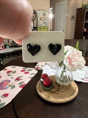 New Black Heart Stud Earrings - Glossy Resin Hearts